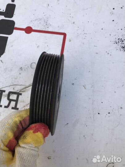 Шкив водяного насоса (помпы) Nissan Pathfinder