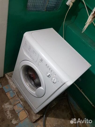 Стиральная машина Indesit wisl 102 5кг