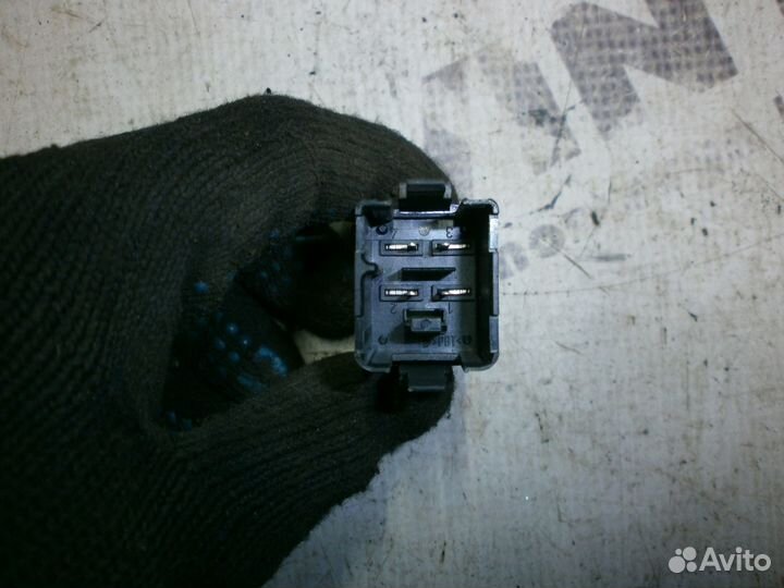 Кнопка аварийной сигнализации Volkswagen Caddy 3