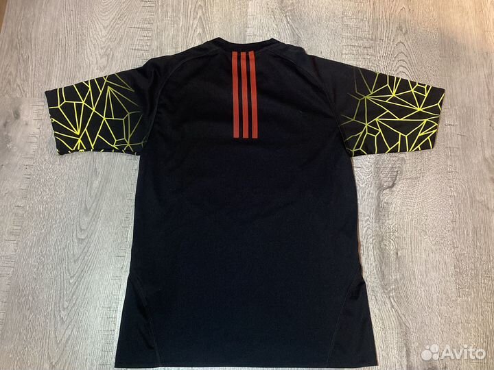 Спортивная футболка adidas