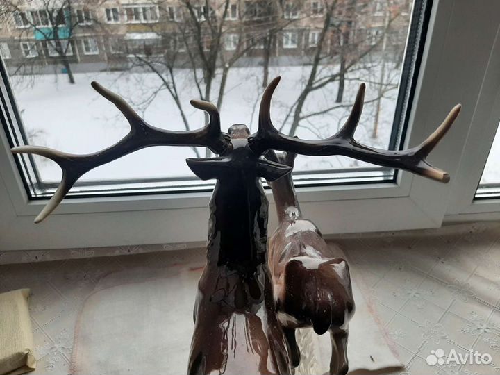 Статуэтка олень, бегущие олени