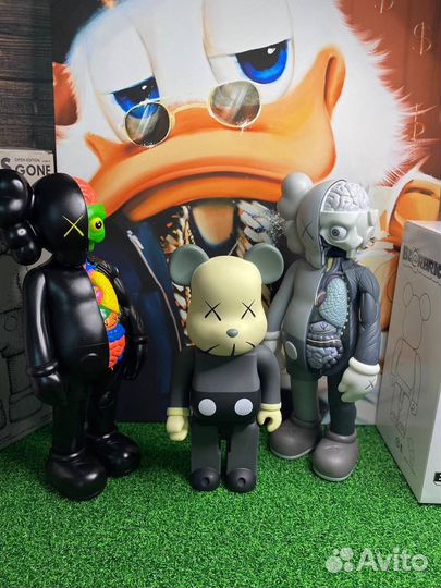 Фигурка kaws bearbrick