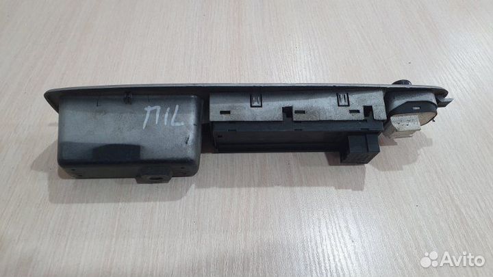 Блок управления стеклоподъемниками передний левый