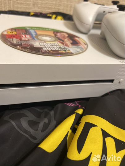 Xbox One s 2 геймпада 1tb