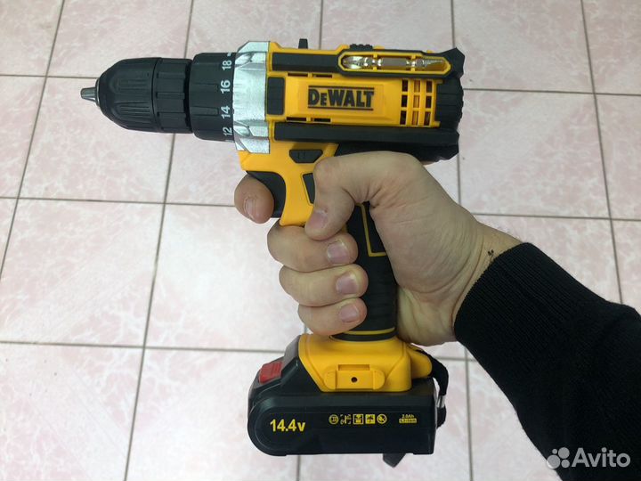 Шуруповерт DeWalt