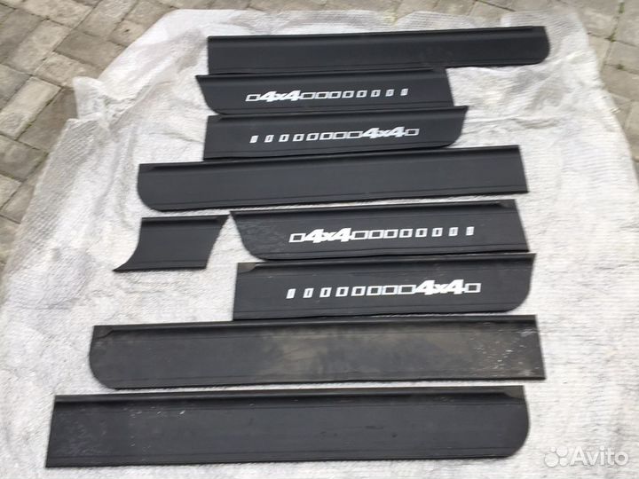 Молдинги на двери Нива