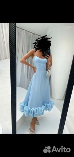 Голубое платье
