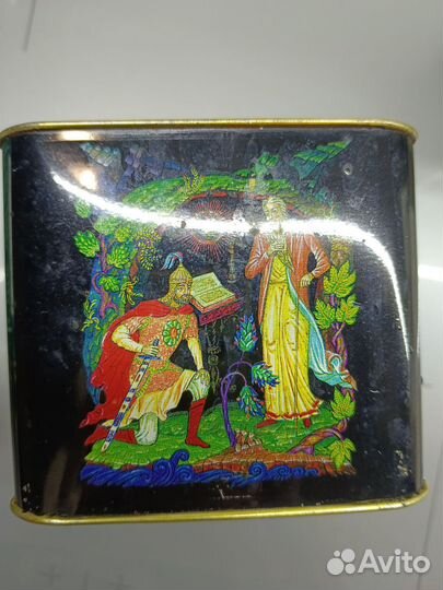 Жестяная банка из под чая