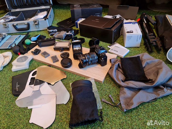 Фотоаппарат Olympus OM-D E-M1 Kit комплект