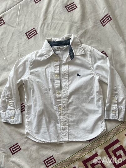 Белая рубашка с длинным рукавом на мальчика