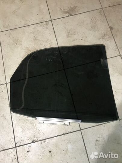 Стекло двери заднее левое Suzuki Sx4 J20A 2007