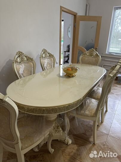 Стол обеденный и стулья