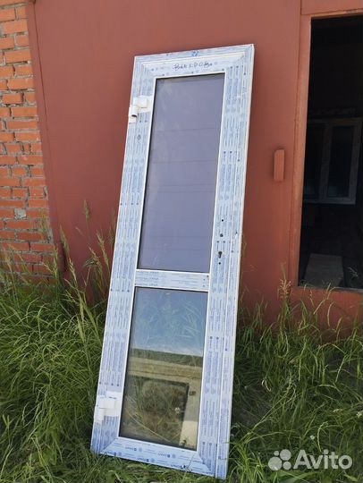 Дверь алюминиевая