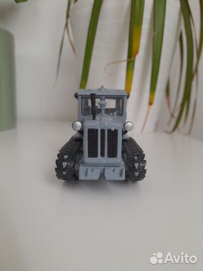 Модель Трактор Т-74 1:43