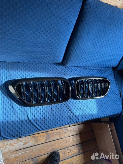 Ноздри BMW G30 пара новые черный глянец