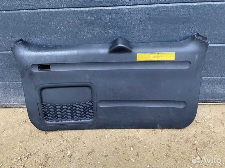 Обшивка крышки багажника Toyota Rav4 30