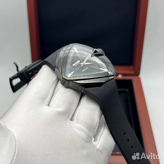 Часы Hamilton Ventura