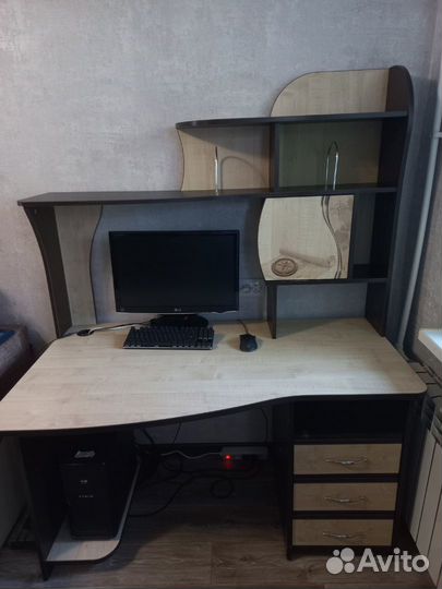 Компьютерный стол