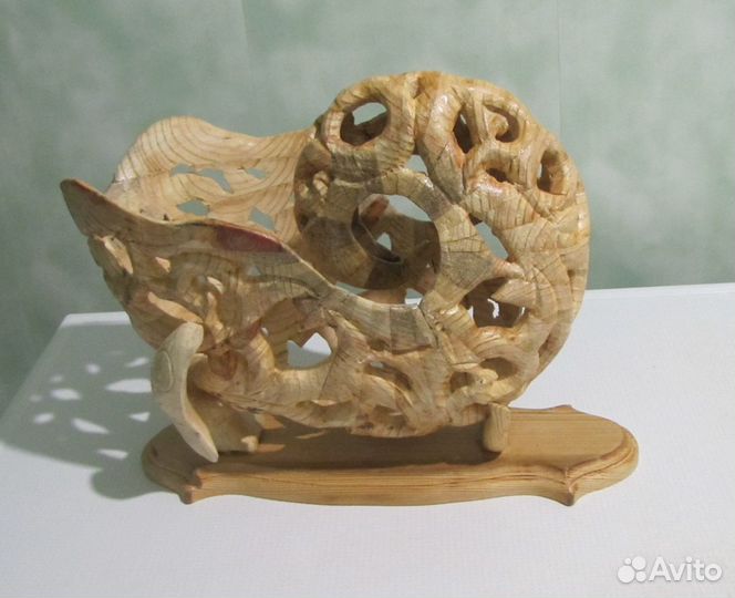 Резная ракушка из дерева