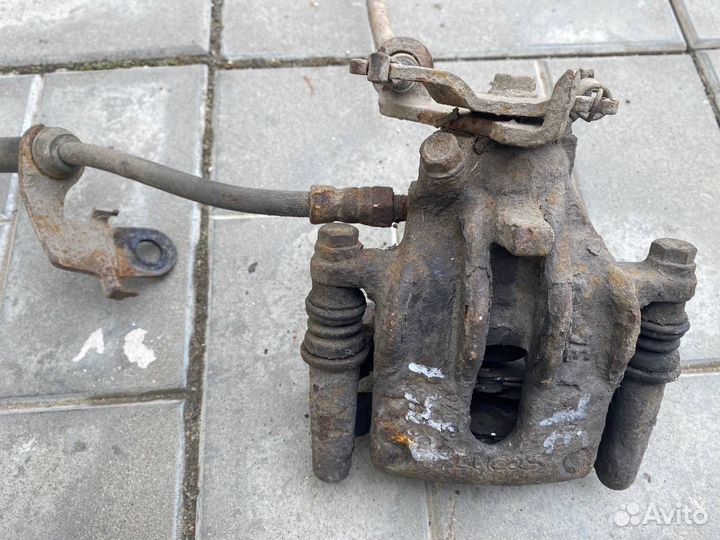 Тормозной суппорт задний левый Ford Focus 1