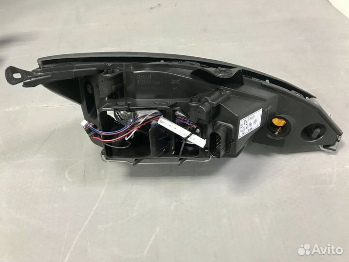 Фара Ford Focus I 01 - 04