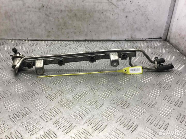 Топливная рампа Audi A4 AUQ