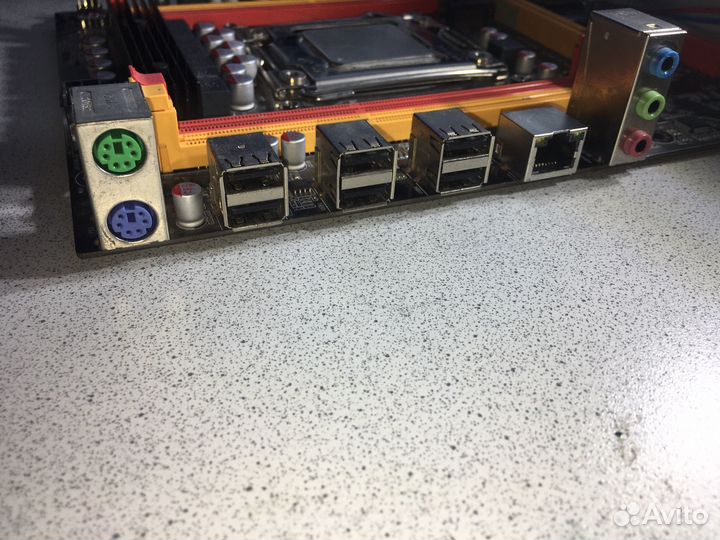 Материнская плата с процессором