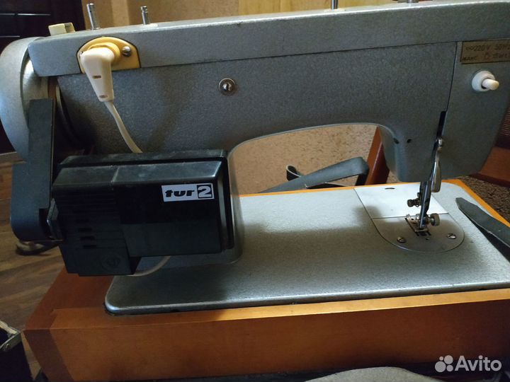 Швейная машинка чайка 142м бу