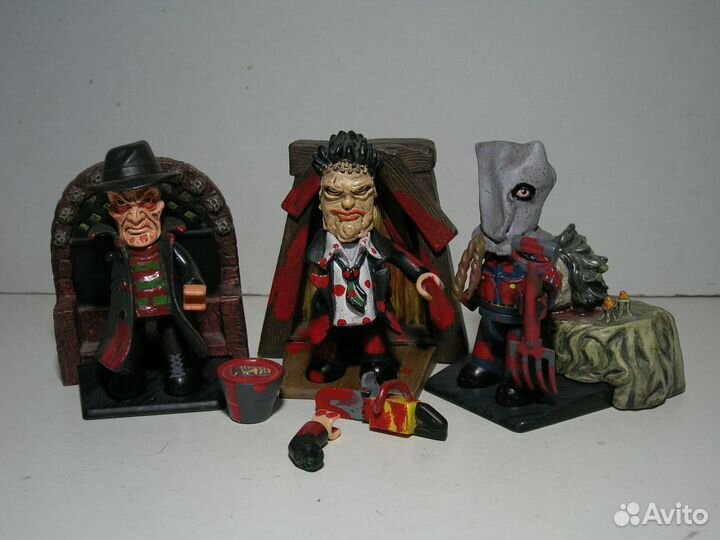 Фигурки супергероев, пиратов, героев фильмов и т.д