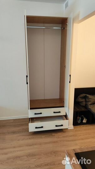 Шкаф распашной белый