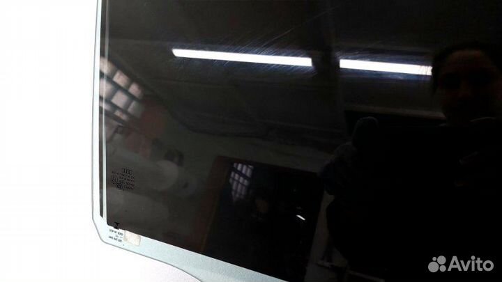 Стекло двери заднее правое Audi Q7 4M crec 2016