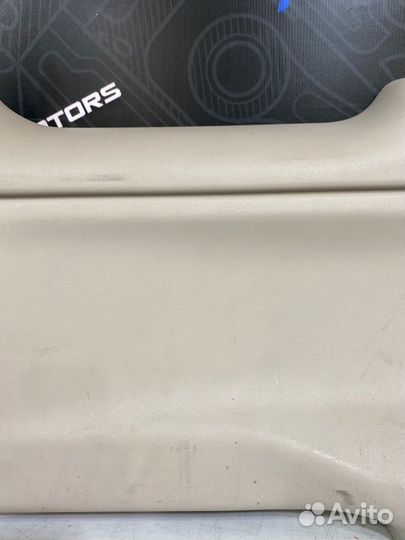 Обшивка двери багажника Chevrolet Trailblazer