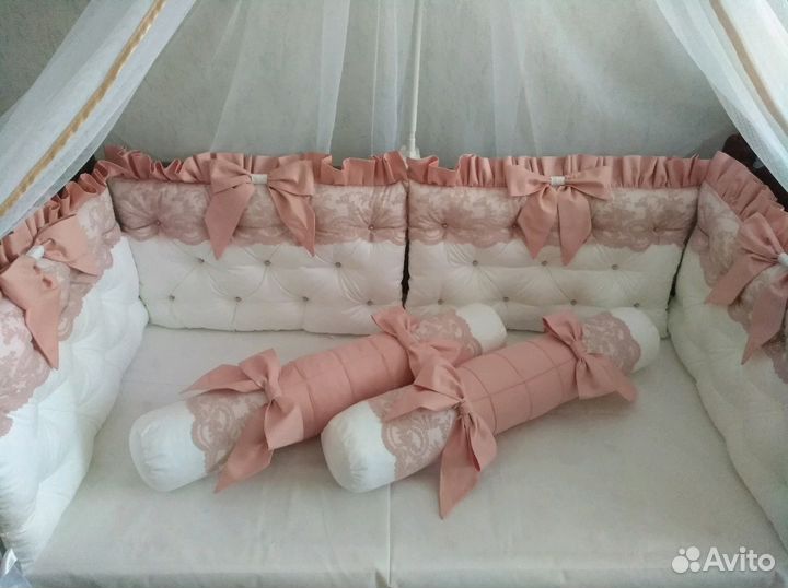 Бортики в кроватку на три стороны и два валика на