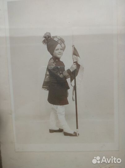 Антикварная рама с фото Мальчик в костюме размер