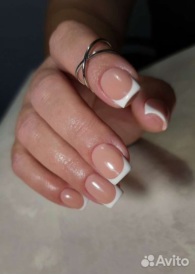 Маникюр, педикюр, наращивание ногтей