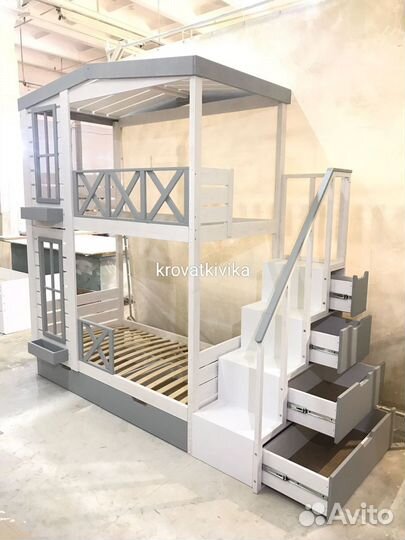 Детская двухъярусная кровать домик из массива