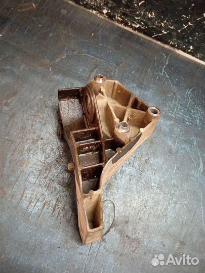 Кронштейн генератора LADA Granta