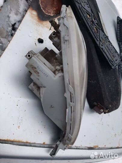 Фара левая Toyota Yaris 1SZ FE 2003