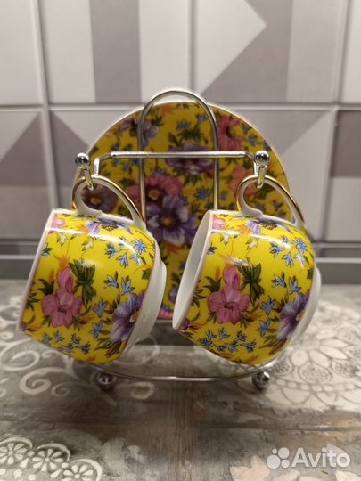 Две тончайшие фарфоровые кофейные чашки с блюдцами