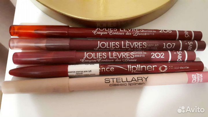 Карандаши для губ и для глаз