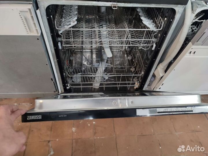 Посудомоечная машина zanussi