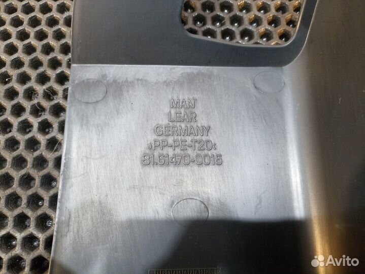 81614700015 Накладка передней стенки