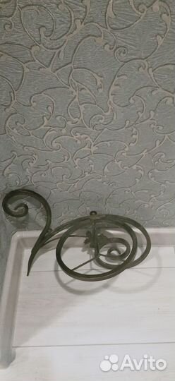 Подставка для цветов настенная