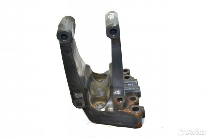 Кронштейн реактивной тяги, переднего моста, правый