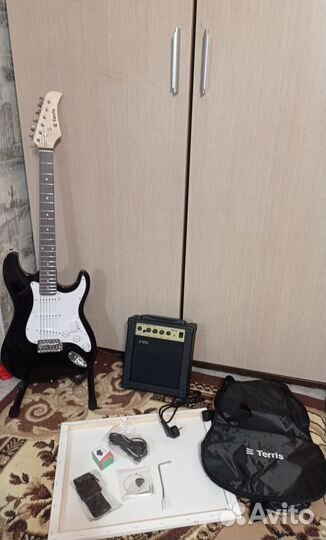 Электрогитара с комплектом