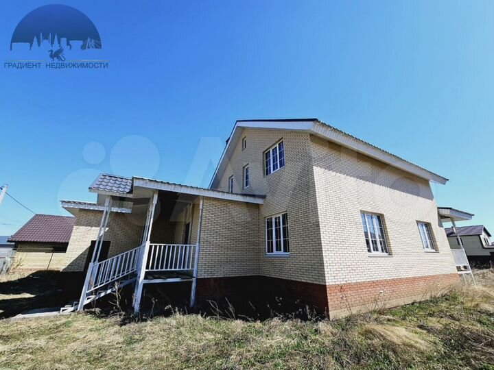 Коттедж 289 м² на участке 15 сот.