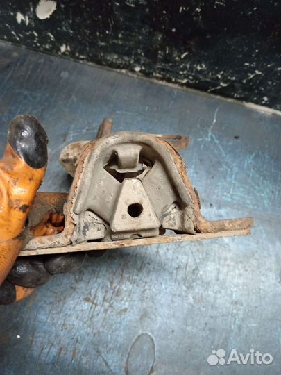 Левая подушка двигателя Daewoo Matiz