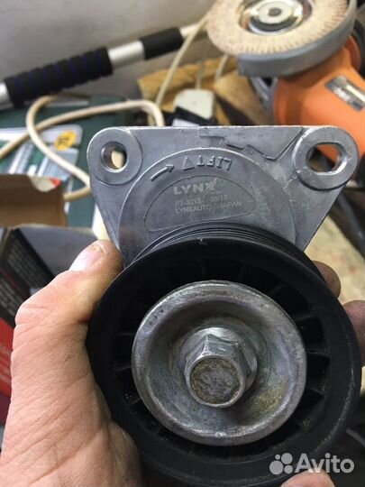 Ролик с натяжителем ford