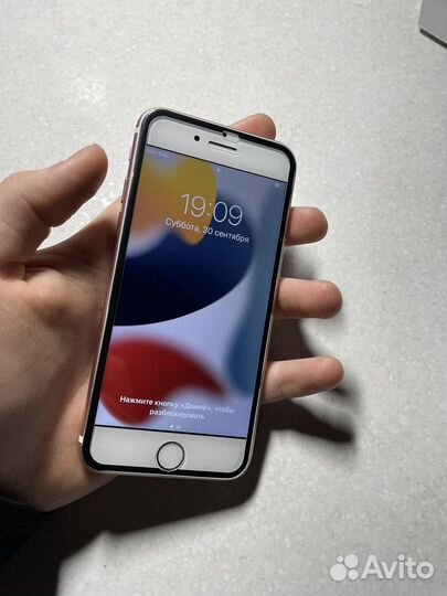 Телефон iPhone 7