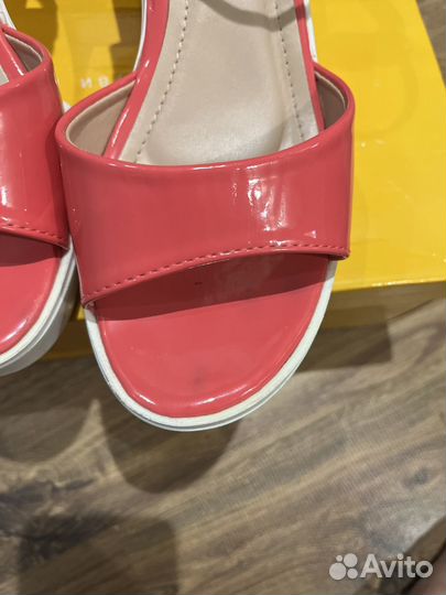 Босоножки женские